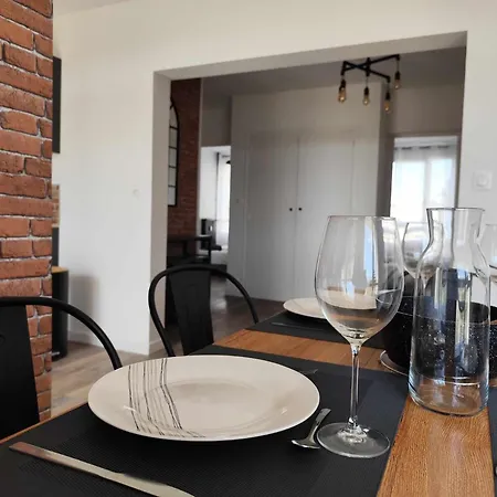 3 Pieces Proche Palais *
